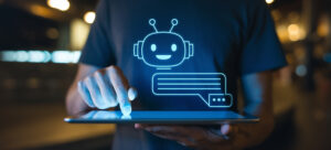 Homme utilisant une tablette avec chatbot.